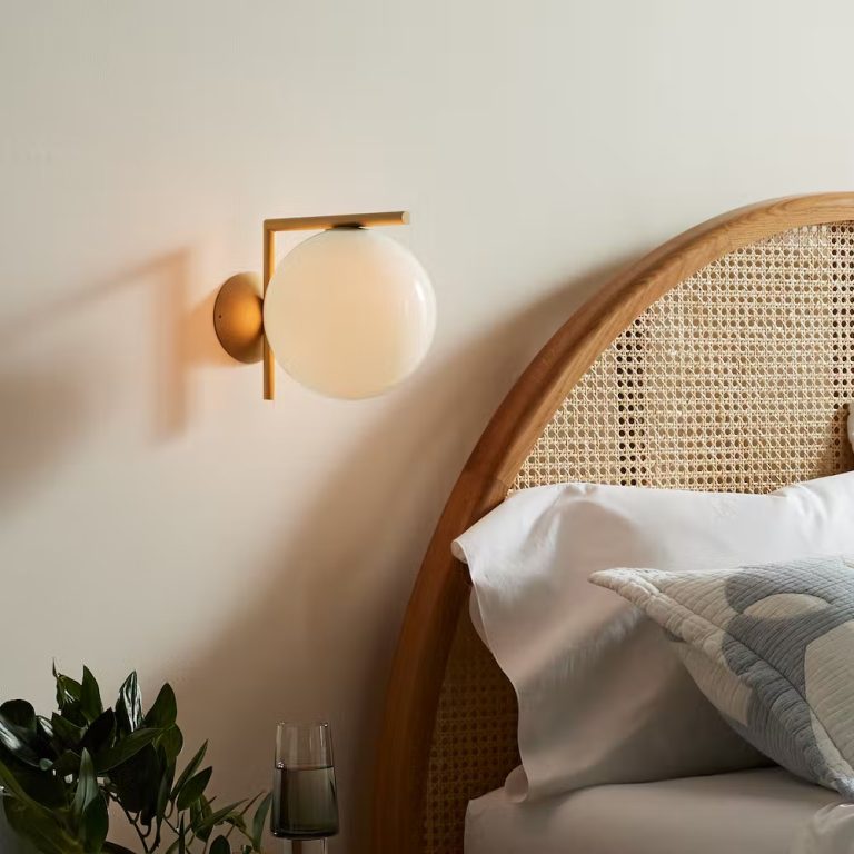 Upgrade Your Bedroom with a Wall Lamp