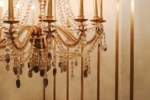Photo Cocoon Bedroom Chandelier