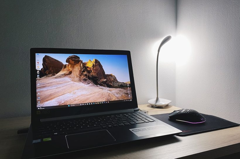 Photo OLED desk lamp