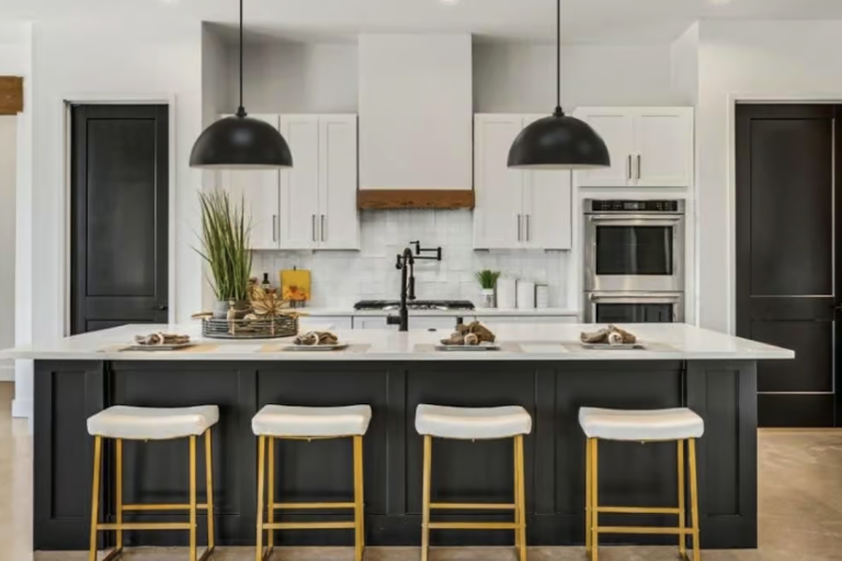 Modern Homes: Sleek Kitchen Island Pendant Lighting